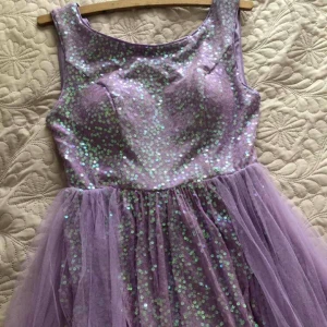 festklänning - oanvänd