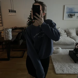 Sweater  - Sååå mysig tjocktröja! Knappt använd, jättefint skick säljer endast pga rensning, älskar den annars🌸  Passar xs-s! Jättefin kallblå färg💙