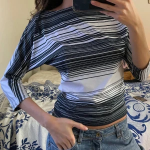 Elegant topp - Jättefin tröja från hennes (gamla h&m) i nyskick och jättebra kvalité❤️