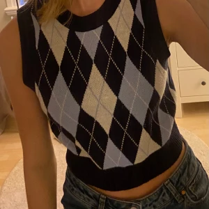 Rutig väst  - Väst storlek s💙