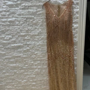 Klänning - Extremt fin och elegant paljettklänning som används endast en gång i en timme. Kan användas på alla möjliga fester. 