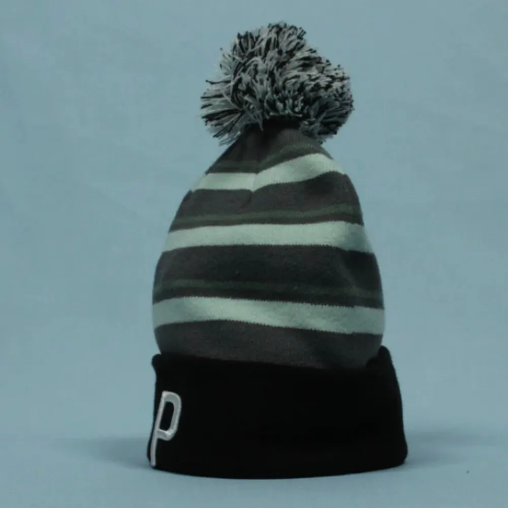 Fabriksny mössa som endast används vid fotografering. Skicket är 10/10 utan defekter. Vid frågor eller önskan om mer bilder skriv gärna eller kolla in våran hemsida https://d2cb48.myshopify.com/ Ordinarie pris: 300 kronor. Muu.