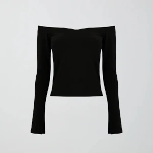 Off shoulder tröja - Svart tröja med off shoulder och slits i ärmarna från Gina tricot🤍🤍 knappt använd
