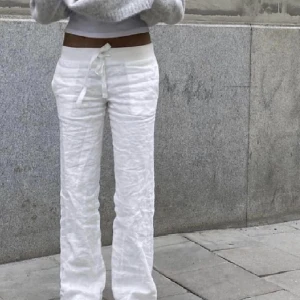 Alobha linnebyxor  - Säljer dessa linnebyxor i storlek M. Det är den nya modellen som är köpt på preorder. Köp direkt för 1100💕 helt oanvända Kan skicka byxorna i påsen den kom i till och med ☀️