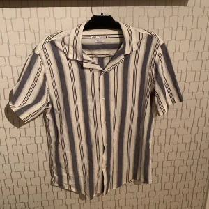 Zara skjorta - Kottarmad sommar skjorta, tunn och perfekt till sommarn