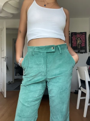 acne byxor - Svincoola Manchester byxor från acne studios. Tyvärr lite för små för mig🥲 