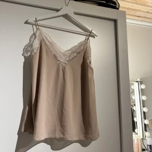 Linne - Sommar linne från the editor’s market, i storlek L. Använd men i bra kvalitet.