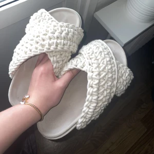 Inuikii tofflor 37 - Intressekoll på dessa fina inuikii tofflor köpta för ett halvår sedan. Knappt använda. Funderar på att sälja då jag är sugen på att köpa en annan färg 💗 ny pris 2200kr  Skriv vid intresse av köp!