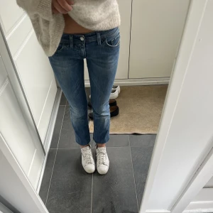 Diesel jeans - Sååå snygga lågmidjade jeans ifrån diesel i perfekt blå färg! Säljer då de är för korta för mig som är 1.70🥰🥰