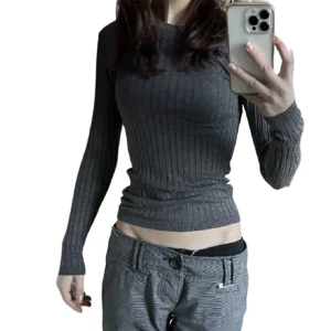 Grå topp från Gina - Snygg och enkel tröja från Gina! Storlek XS