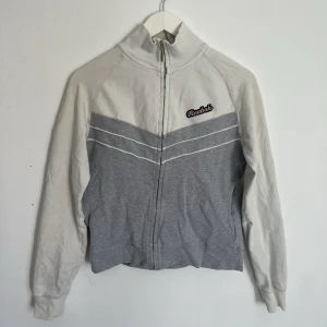 REEBOK ZIP UP - Zip up från Reebok. Stolrek Small