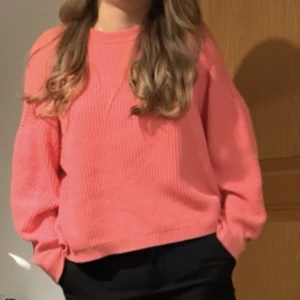 Rosa tröja - rosa stickad tröja köpt på Åhléns, den är mer rosa än vad som framkommer på bilderna!❤️