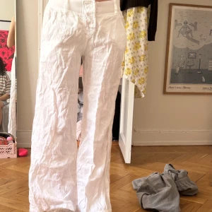 Linnebyxor  - Jättefina linnebyxor köpta second hand💋 storlek xs! Knäpps med knappar!