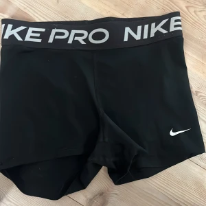 Nike pro shorts - Säljer dessa Nike pro shorts helt ok skick 