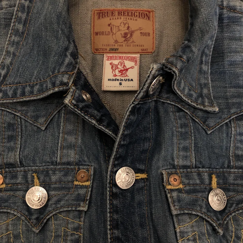 Skiftet True religion jeansjacka i toppskick, storlek S. Använd gärna köp nu!. Jeans & Byxor.