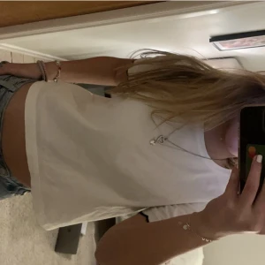 T-shirt! - Säljer min supergulliga tröja från zara!💗 Helt slutsåld och i bra skick🫶