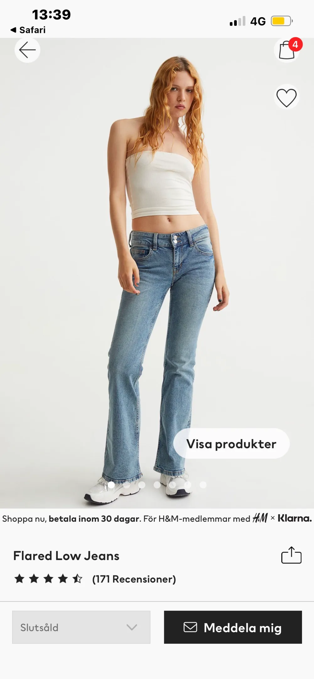 Säljer dessa lågmidjade jeansen med fickor från Hm som är helt slutsålda🙌🏼✨. Jeans & Byxor.