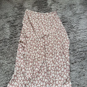 Somrig kjol - Fin somrig långkjol perfekt till sommaren! Strl S