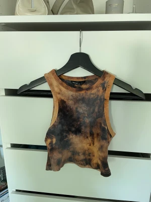 Linne - Ett linne ifrån SHEIN, knappt använt, 96% bomull 4% spandex , kom privat för fler bilder