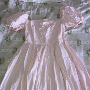 Klänning - En egen sydd klänning som inte används längre.  