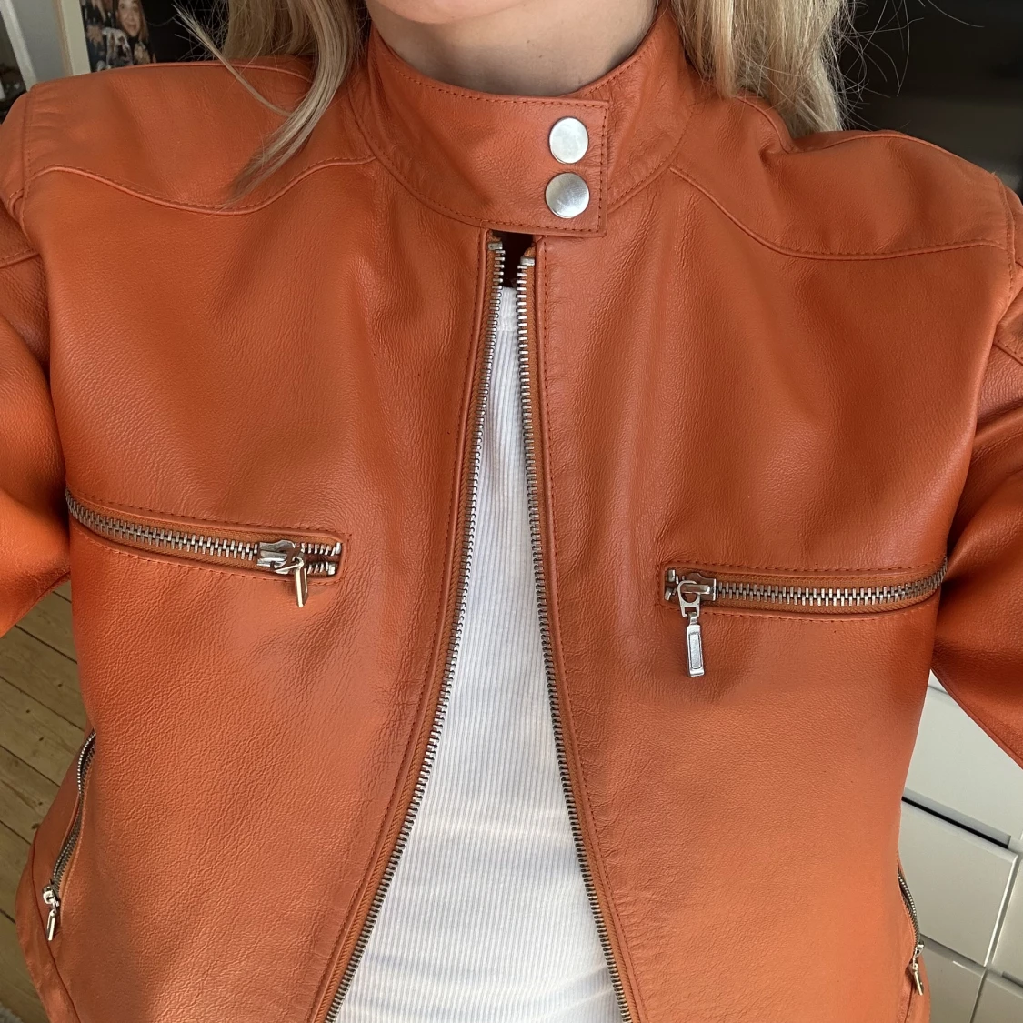 Orange skinnjacka - 90