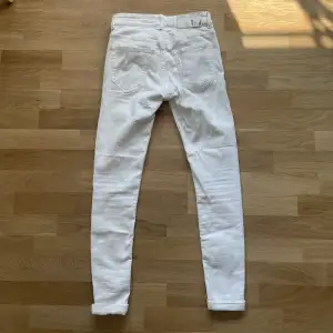 Tiger Of Sweden-jeans till dam i storlek 28/32. I gott skick och säljes på grund av att de blivit för små. 