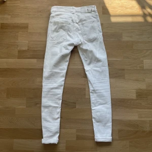 Tiger Of Sweden-jeans - Tiger Of Sweden-jeans till dam i storlek 28/32. I gott skick och säljes på grund av att de blivit för små. 