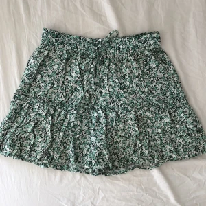 Zara kjol  - Kjol shorts från Zara, nyskick!💗💗