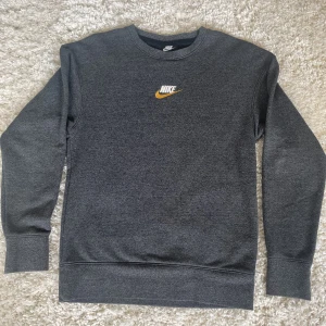 Nike Sweater - Storlek XS passar S