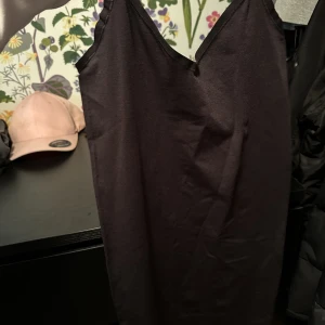 Klänning  - Hej! Säljer nu min helt nya klänning från pieces . 