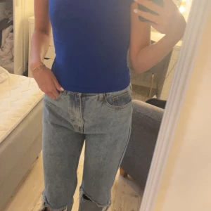 Strl xs - En jättefin tröja med öppen rygg, säljer pågrund av att jag råkade köpa två av samma så inte använd☺️ priset plus frakt