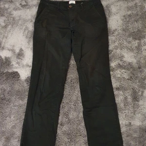 Jack&Jones Chinos - Använd ett tag men i bra skick. Storlek W:31 L:30, slim fit. Nypris 600 kr