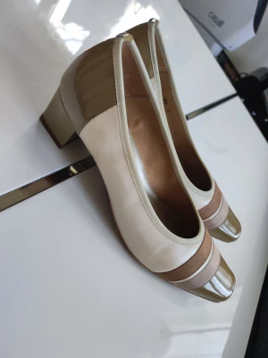 Skin skor 39 Brenda zaro  - säljer de har skin skor  i mycket bra skick Storlek 39