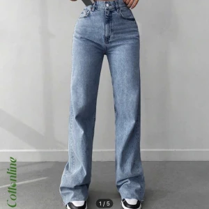 Jeans - Snygga jeans som beställdes i flera färger men som tyvärr var försmå. Returtiden gick ut. Oanvända 💙🦋Pris kan diskuteras vid snabb affär ☺️