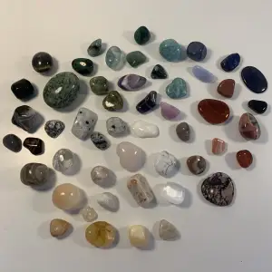 Alla olika sorter tumlade kristaller!💗 Vid intresse ta ringa in vilken eller vilka kristaller. Vid köp av flertal = billigare!!☺️ Köparen står för frakt 📦💞 
