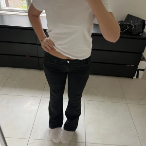 Jeans  - Så snygga jeans från hm! Säljer då de är lite för små för mig ❤️