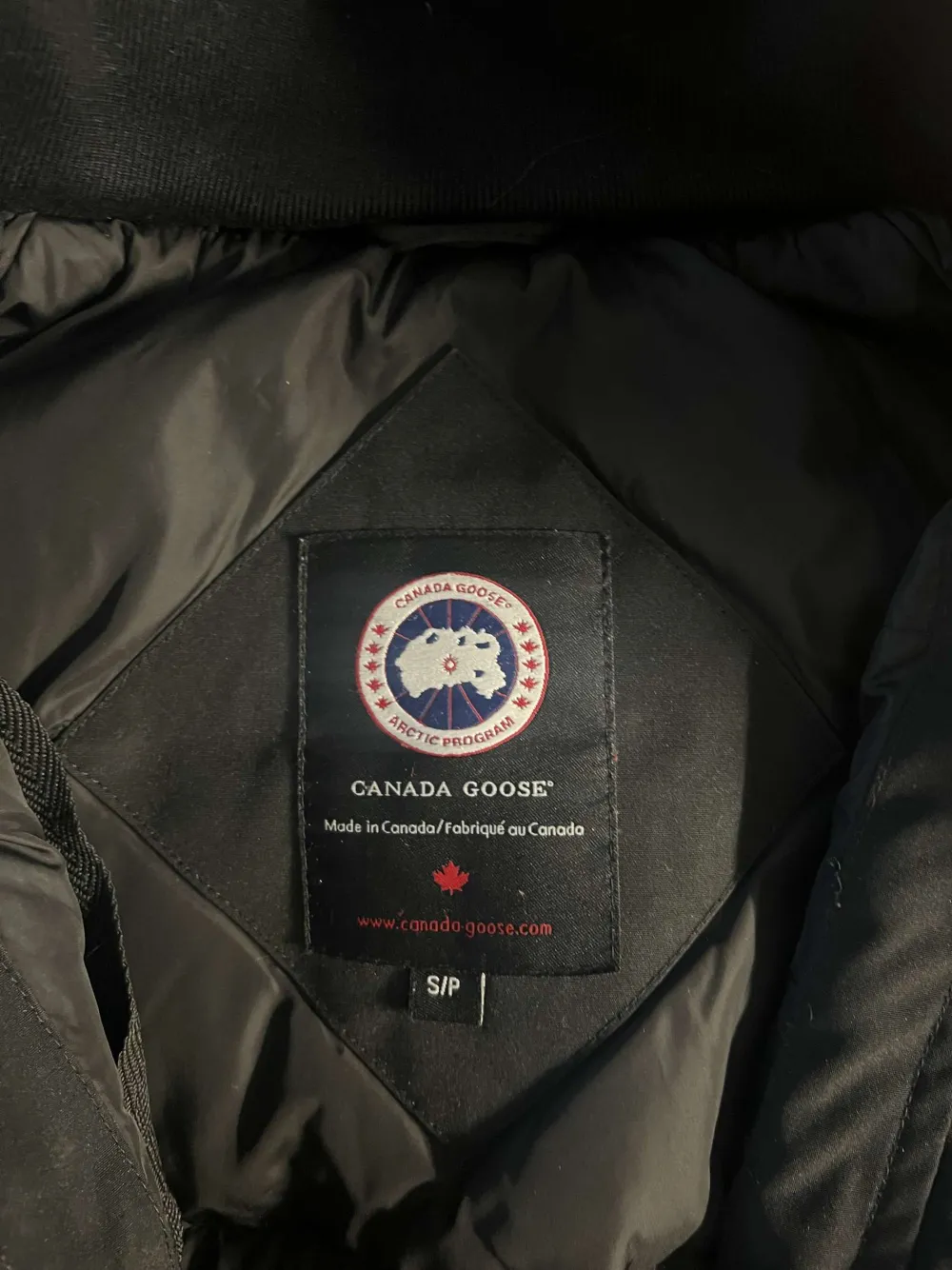 Säljer min canada Goose för den passar mig inte längre. . Jackor.