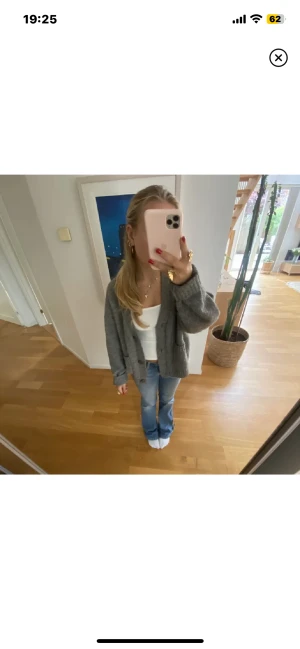 Storlek xs - Jätte fin kofta från hm i storlek xs, det är inte mina bilder utan hon jag köpte den av här på plick, den är lite nopprig som man ser