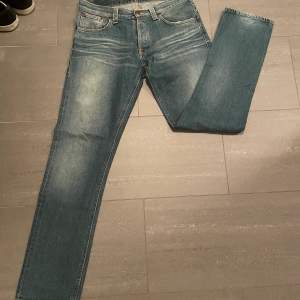 Säljer ett par nudie jeans. Modellen är Even Steven i storlek 33/34. Helt nya aldrig använda, nypris 1600. 