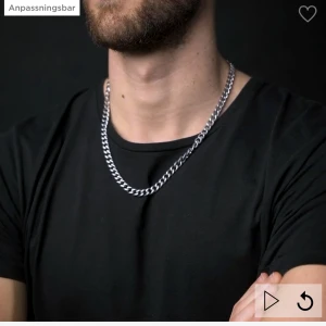 Kedjehalsband  - Kedjehalsband på 8mm bredd och 55cm längd  (följer med presentförpackning). Aldrig använd/ testad eftersom tyckte att bredden var större än vad jag trodde och det gick ej att skicka tillbaks:/ om det är nån intresserad hör av dig gärna 💕