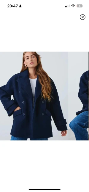 Blå kappa  - Från Gina storlek s, slutsåld på hemsidan. Ny med prislapp kvar