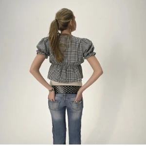 Rutig topp - Så snygg blus/topp som är rutig med knytning❤️