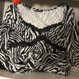 Toppar  - Toppar, alla för 70 men pris kan diskuteras för att jag ska flytta behöver rensa. Knappt använda 