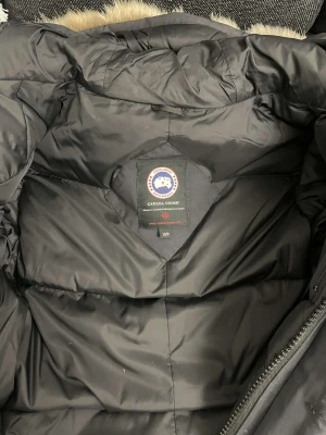 Canada Goose vinterjacka. - Jacka i bra skick, använd två vintrar.