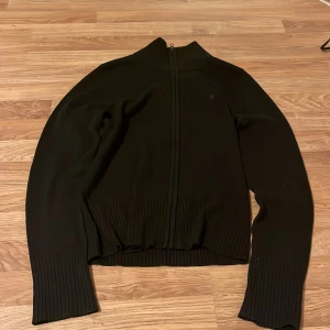 Mörkbrun kofta - Mörkbrun kofta. Står M men passar mig som är S