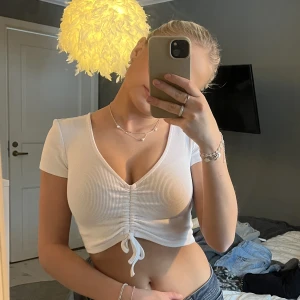 Topp - Säljer denna söta topp från Zara!💞