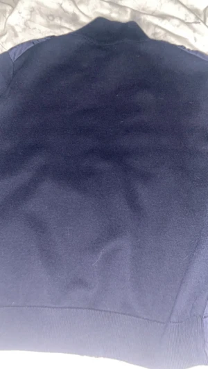 Moncler cardigan - Nyskick  Storlek 3  Nypris vet knte exakt men tror runt 10000