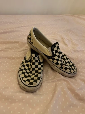 checkered vans - shackrutiga vans 🤞🏻använda men definitivt inte dåligt skick