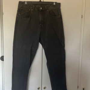 Jeans - Säljer mina Vailent jeans i storlek M som jag köpt på carlings. Jag säljer dom då jag inte använder dom längre. Jag säljer dom för 300kr