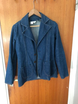 Wrangler denimkavaj - Snygg vintage wranger-kavaj i denim. 60-tal. Liten i storleken.